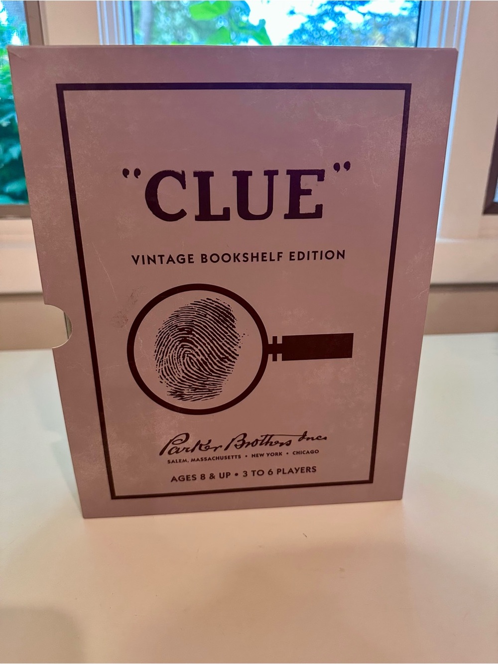 Hasbro CLUE Vintage Bookshelf Edition - Pink and Brown Box